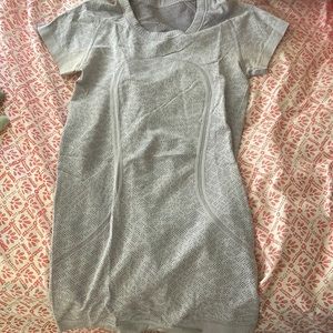 lululemon swiftly tech short sleeve shirt size 2 light purple color